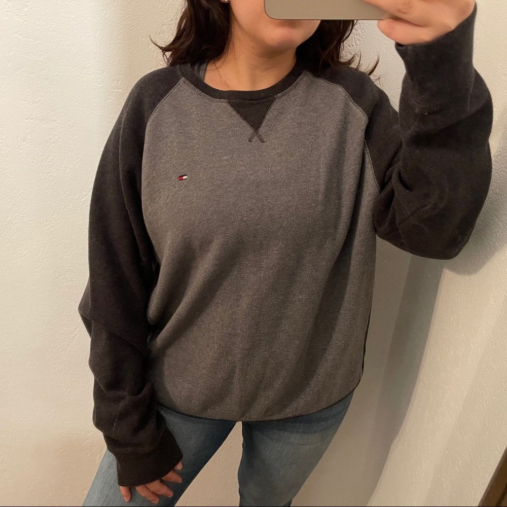 Tommy Hilfiger dark gray sweatshirt